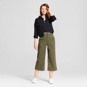 Wide-Leg Crop Pants
